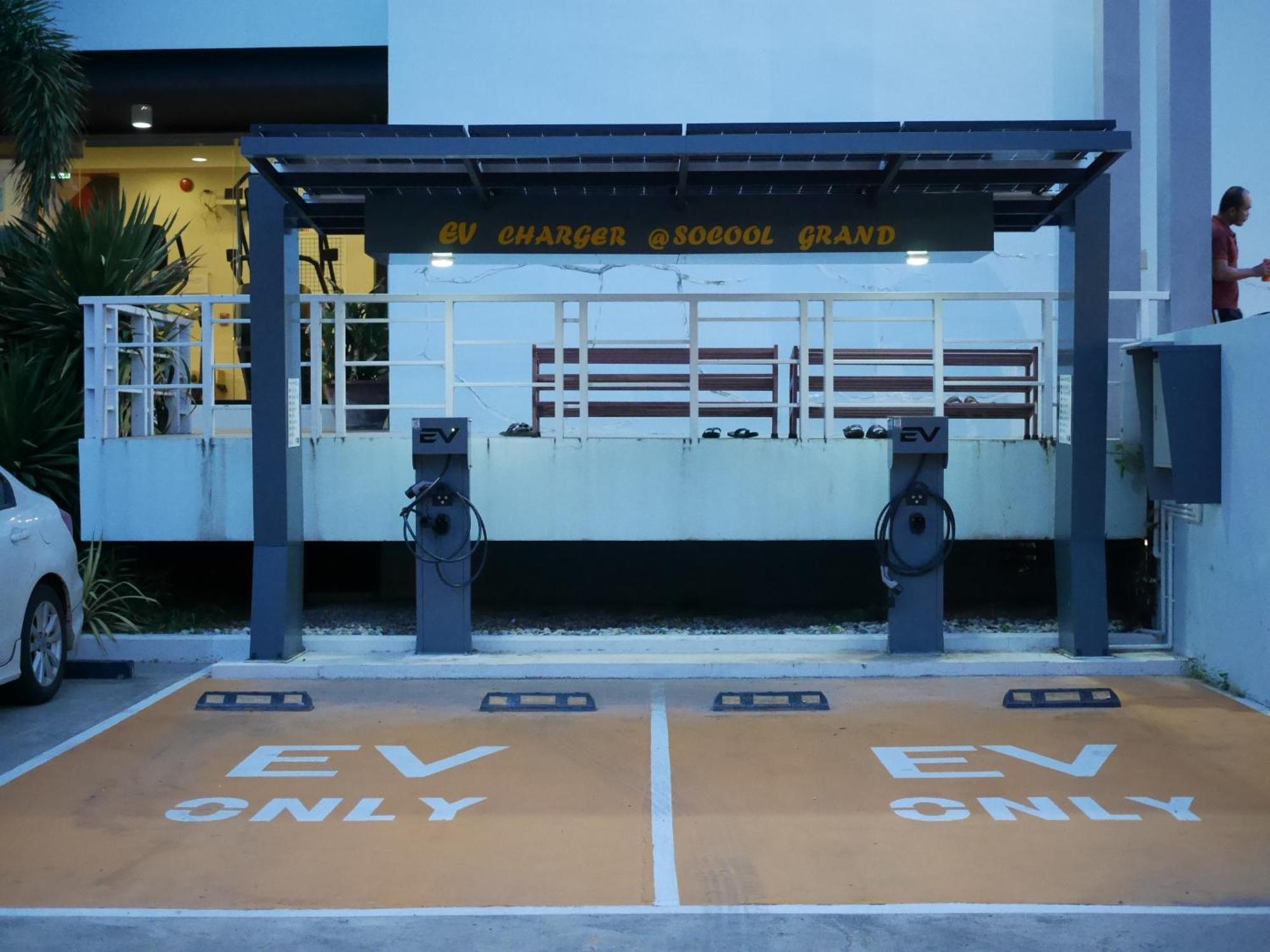非常酷炫大酒店 Nang Rong 外观 照片